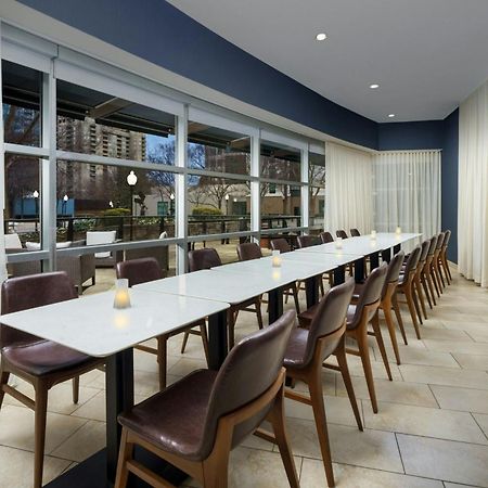 Courtyard By Marriott Atlanta Buckhead Hotel Exterior foto
