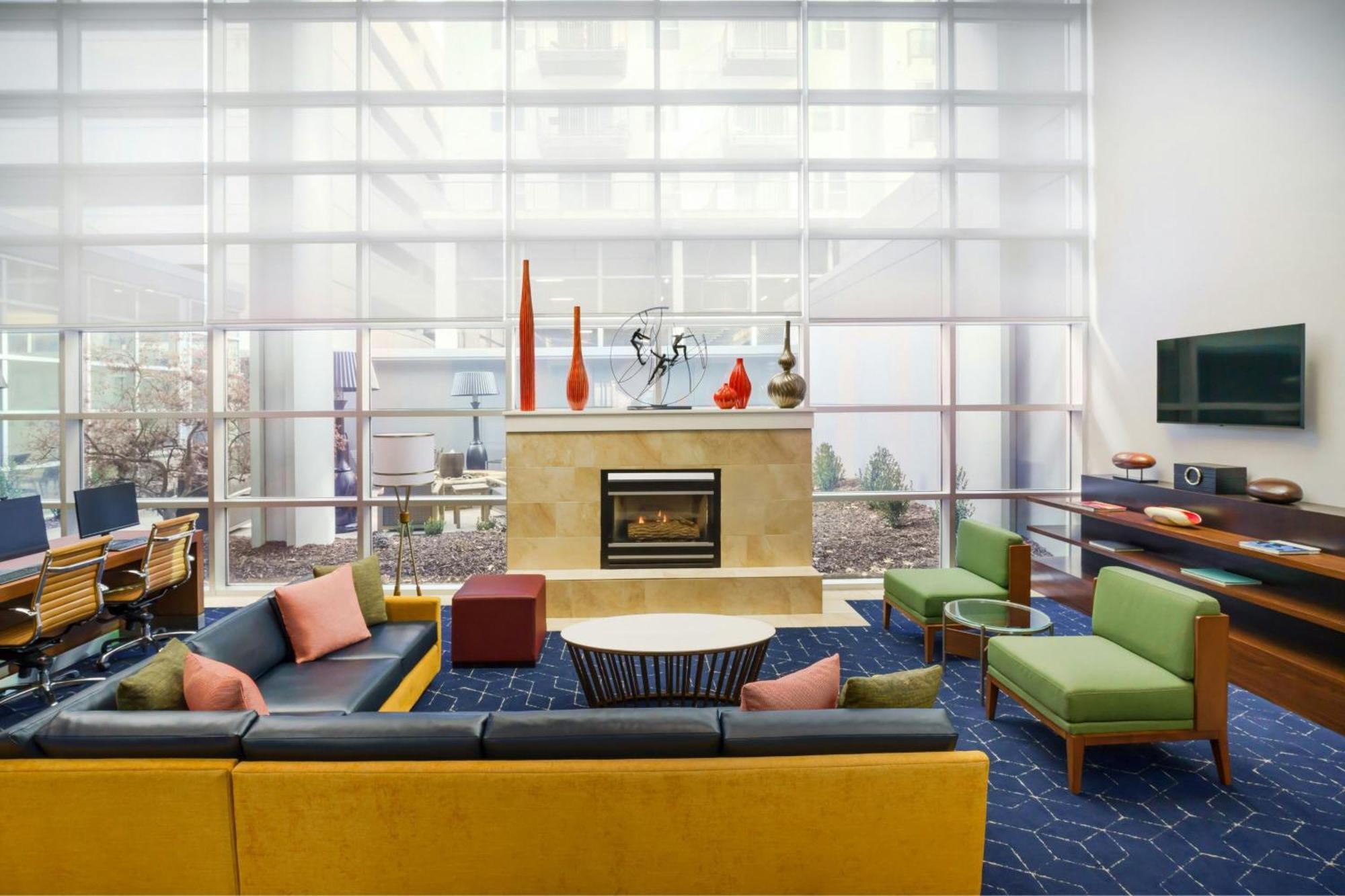 Courtyard By Marriott Atlanta Buckhead Hotel Exterior foto