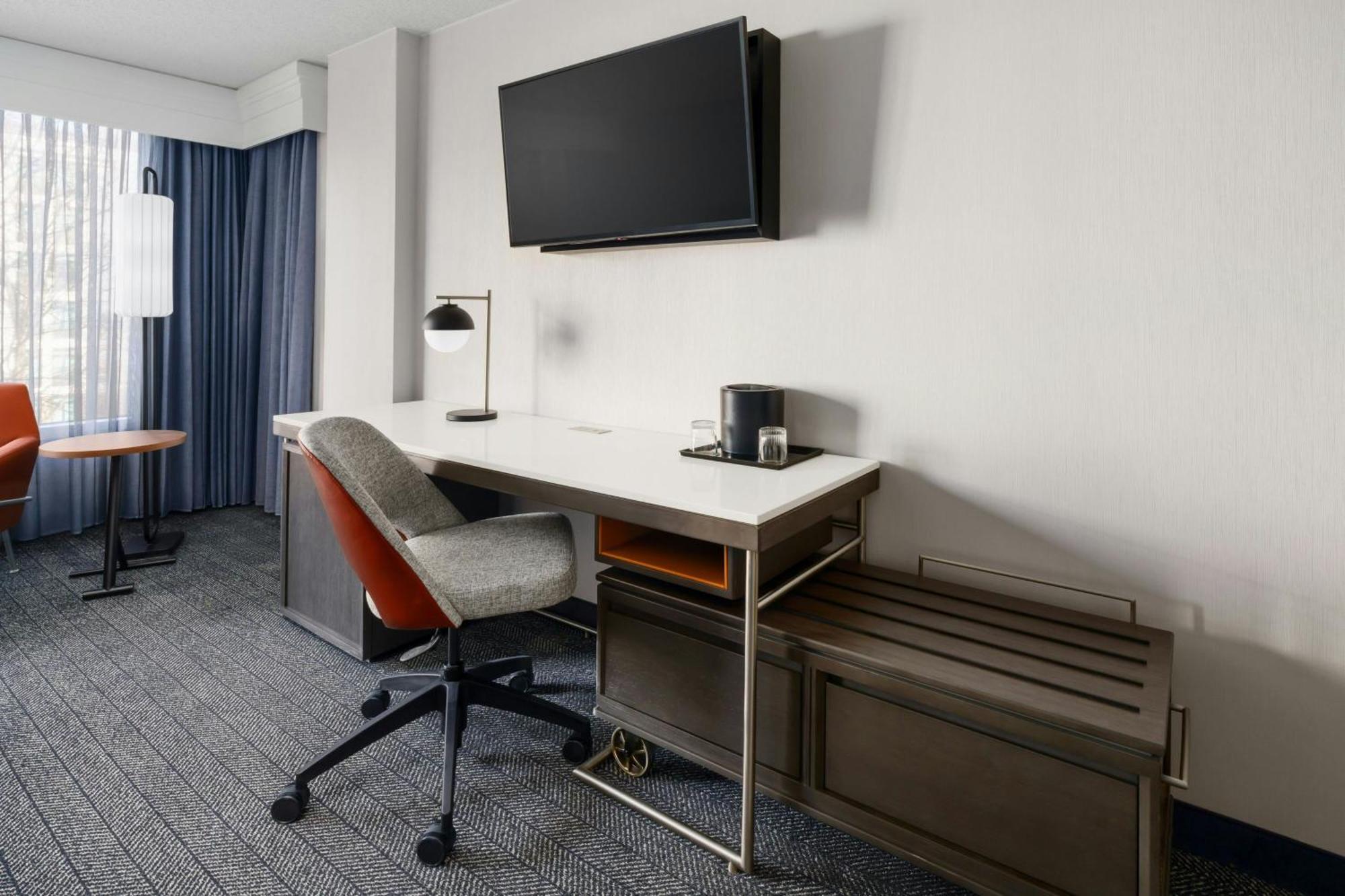 Courtyard By Marriott Atlanta Buckhead Hotel Exterior foto