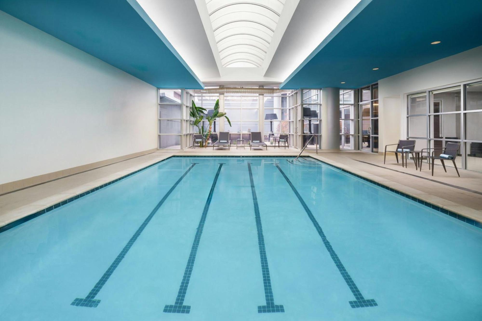 Courtyard By Marriott Atlanta Buckhead Hotel Exterior foto